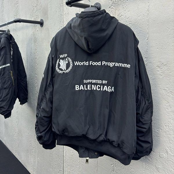 送料無料 バレンシアガ ワールド フード フライト フーデッド ジャケット bal61438